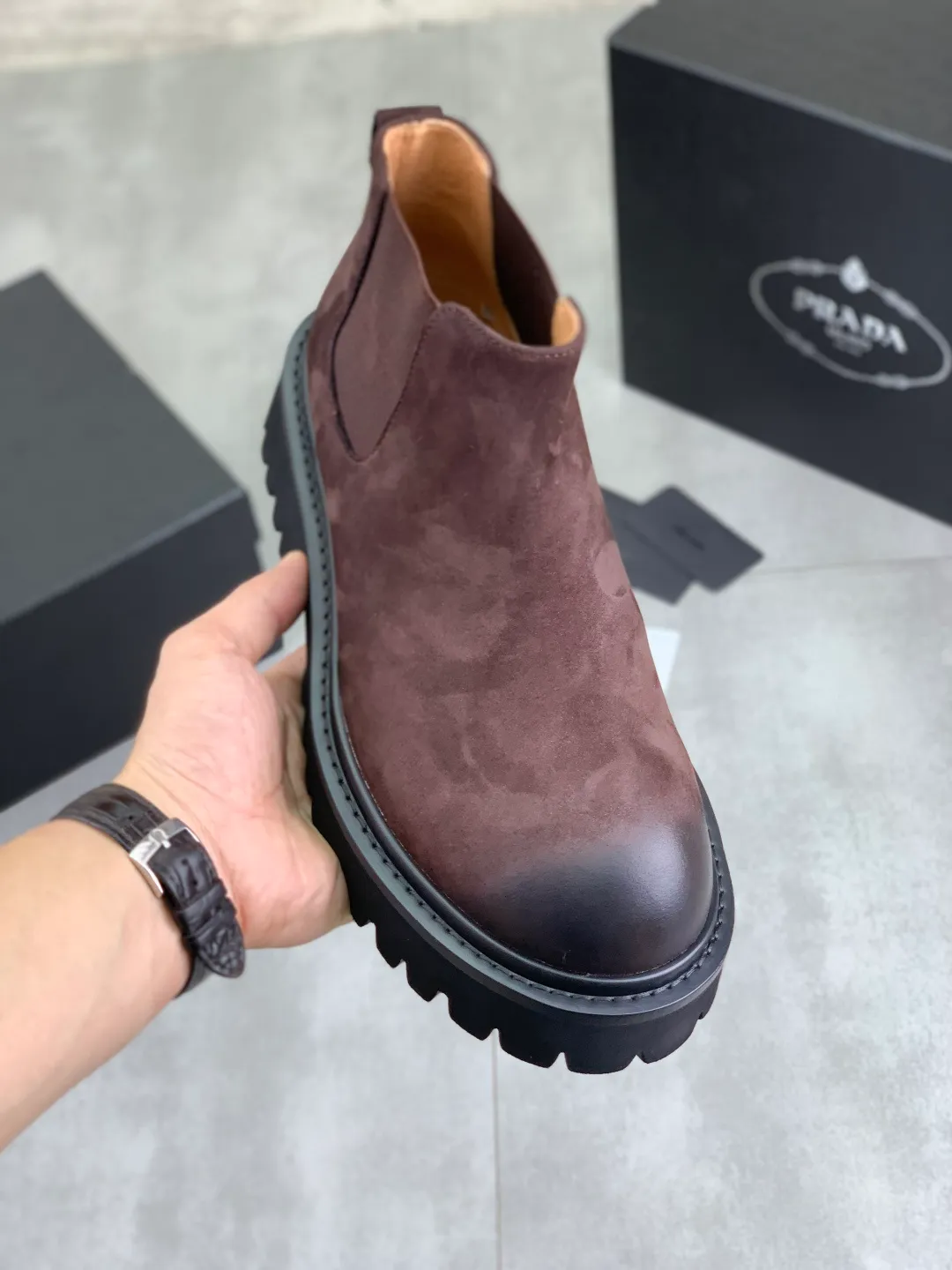 Men's shoes 💰P560 💰[New style]🔥🆕Hot model [PRADA]Prada🔝High-top Chelsea Martin boots are a high-end brand of men's shoes. The uppers are made of top-layer calfskin imported from Italy➕top-layer pigskin lining for the feet🔥, making walking more convenient and comfortable! Exclusive new style, stunning work [color]! Create a fashionable personality to set off your uniqueness! Create a fashionable personality to set off your uniqueness! A must-have for trendy men! Classic🔥super wear-resistant rubber outsole, size: 38-44 (45 can be customized) black or brown🉑️choose